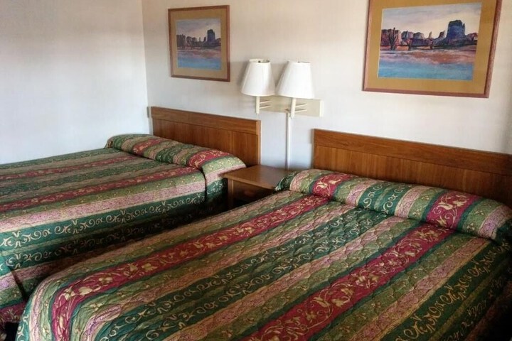 Room 6 of 18