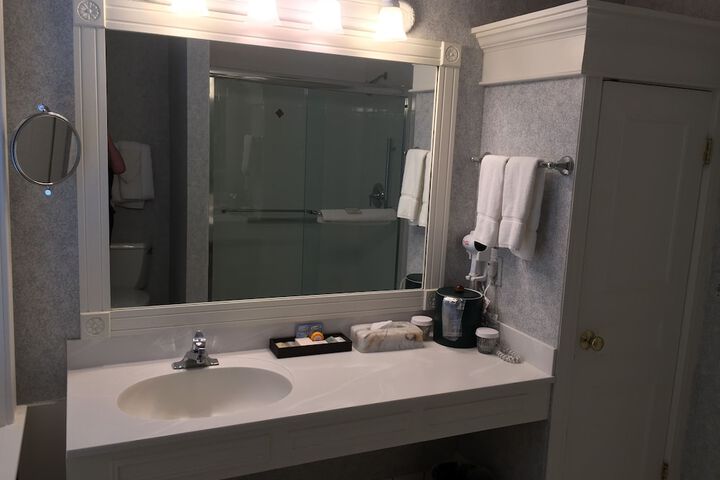 Room 27 of 49