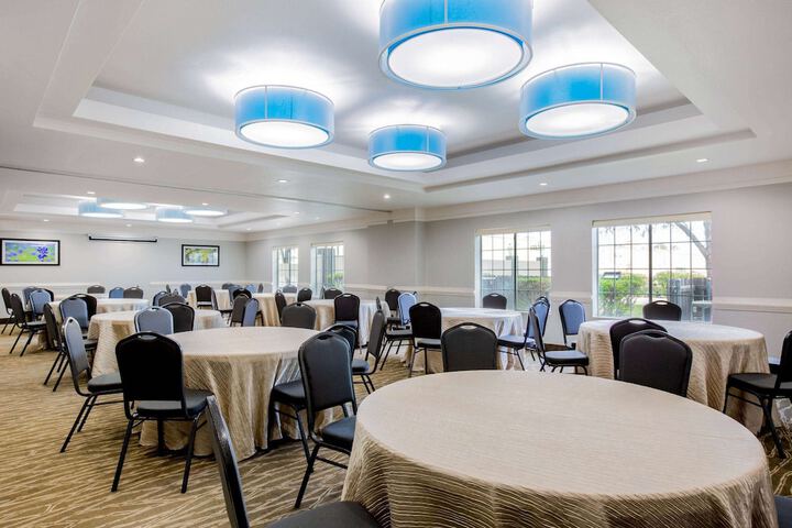 La Quinta Inn & Suites by Wyndham Mission at West McAllen