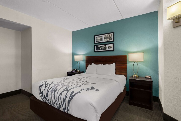Room 14 of 33