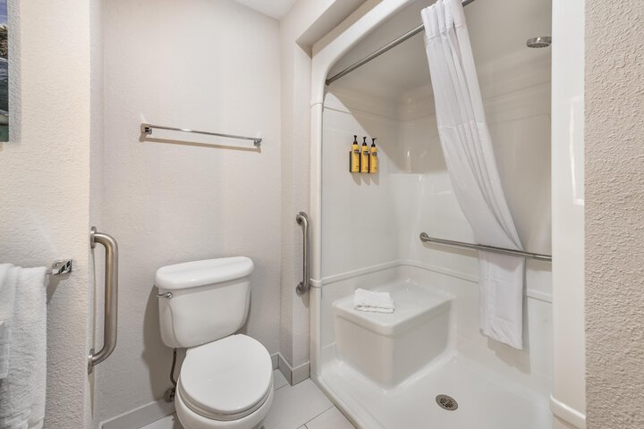 Best Western Plus 1000 Islands Hotel & Suites