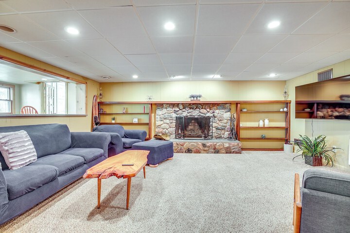 Rhinelander Chain of Lakes Home w / River Dock!