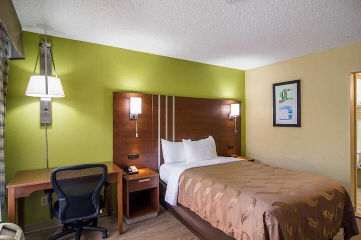Room 11 of 28
