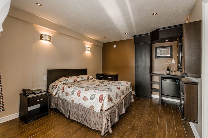 Room 52 of 83