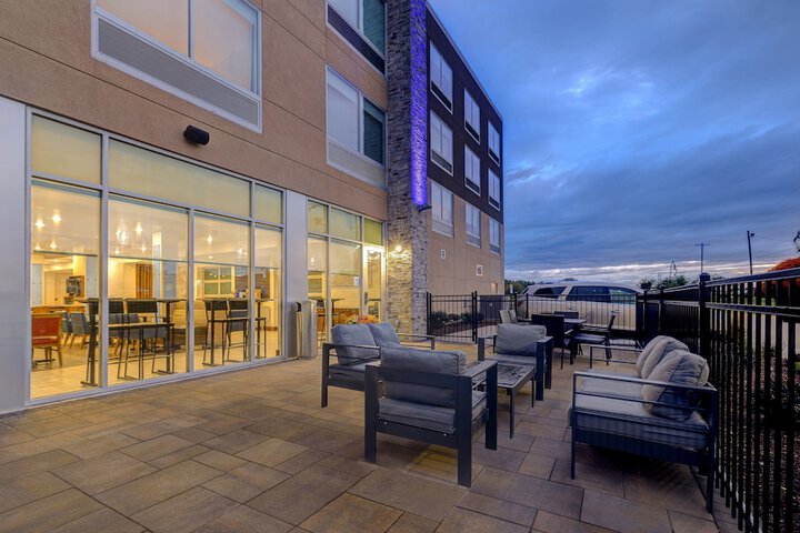 Holiday Inn Express & Suites Grand Rapids South - Wyoming by IHG
