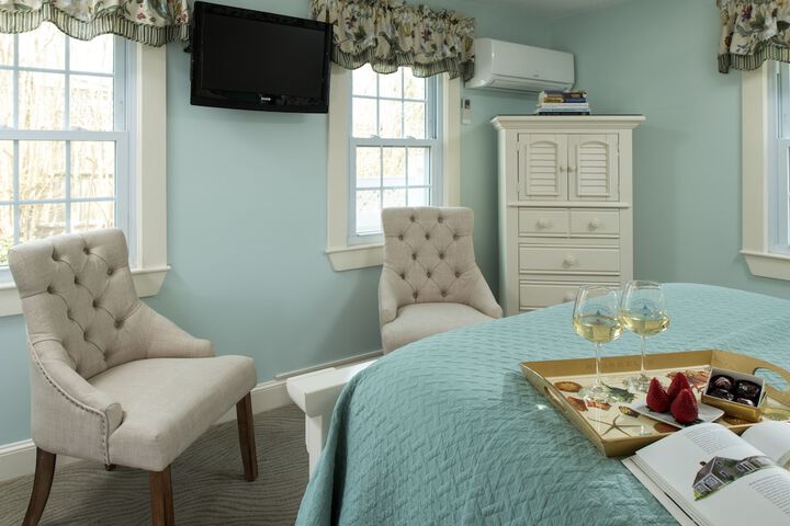 Old Harbor Inn