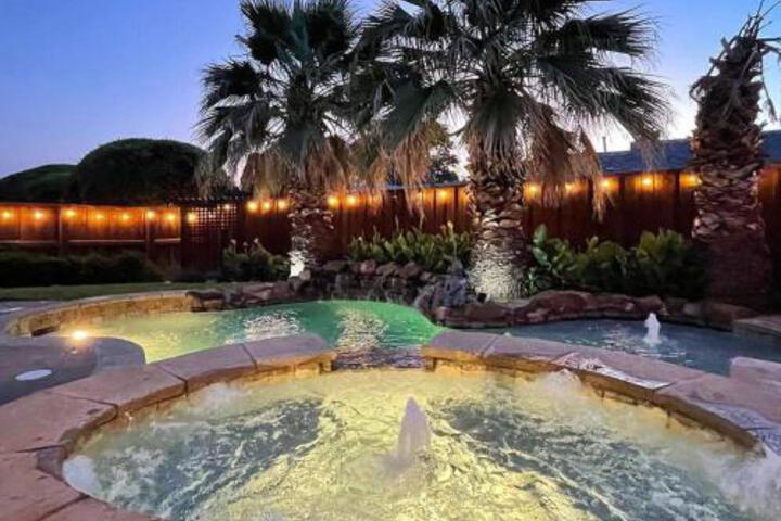Cheerful 5 Bedroom Home with Heated Pool