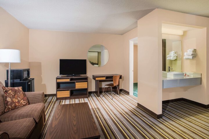 Room 9 of 15