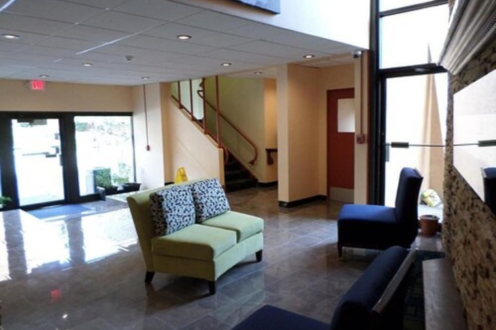 Travelodge by Wyndham Cleveland Lakewood