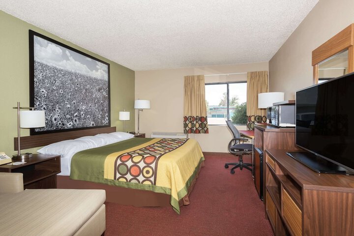 Room 18 of 26