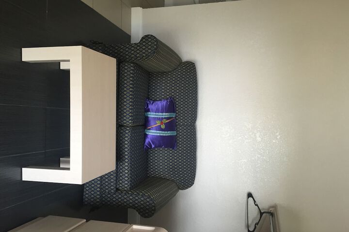 Room 15 of 33