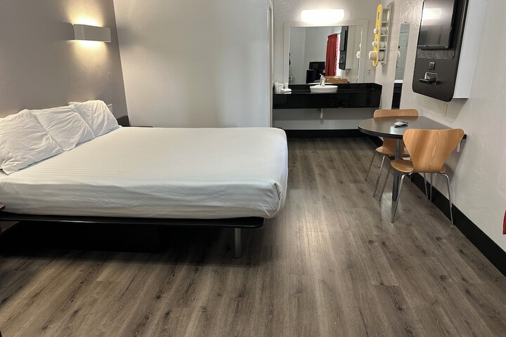 Room 43 of 87