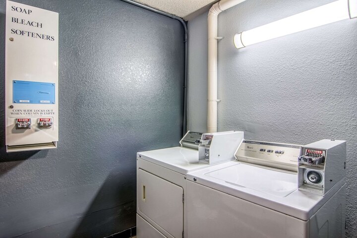 Room 21 of 34