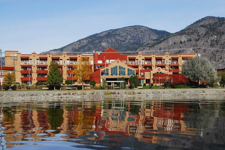 Holiday Inn Hotel & Suites Osoyoos by IHG