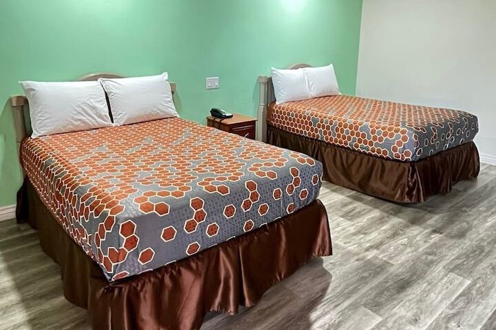 Room 8 of 12
