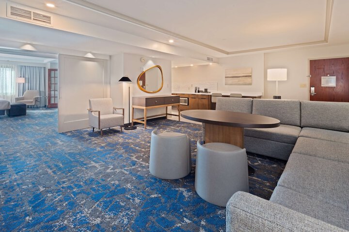 Room 27 of 46