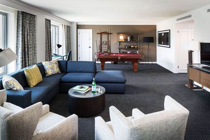 The Logan Philadelphia Curio Collection by Hilton