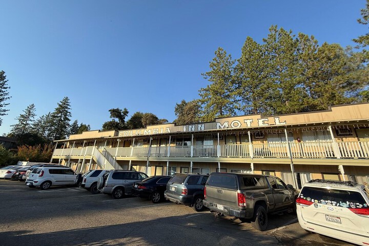 Columbia Inn Motel CA 49