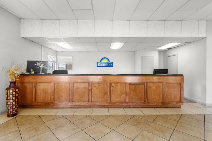 Days Inn by Wyndham Huntington