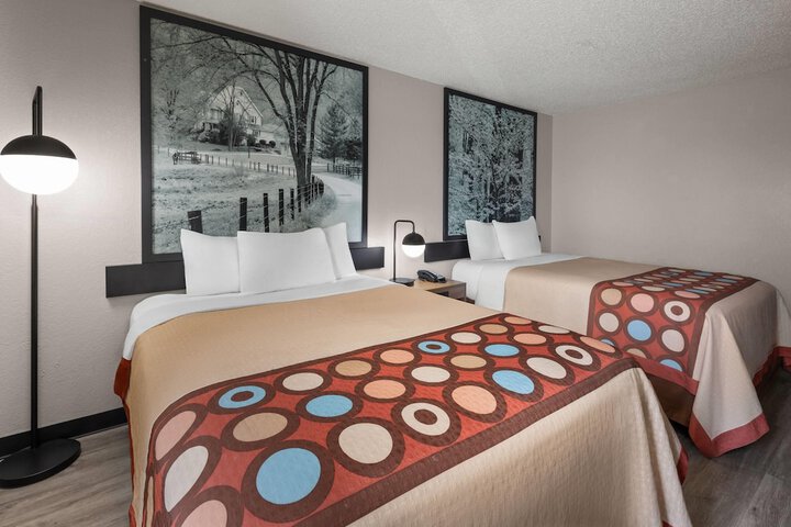 Super 8 by Wyndham Kent / Akron Area