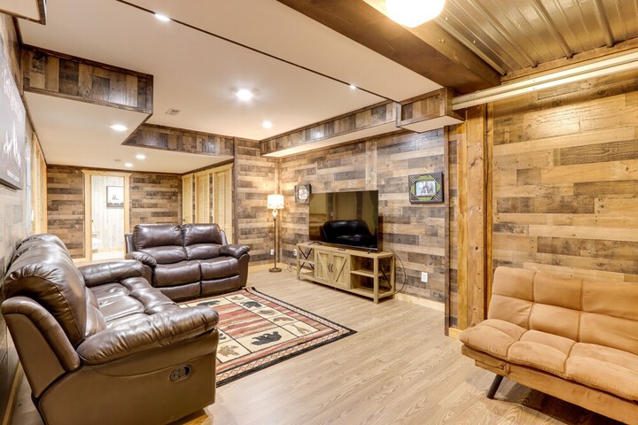 Private Ellijay Cabin w / Hot Tub & Amenities!
