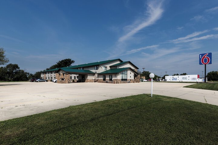 Motel 6 Kewanee IL