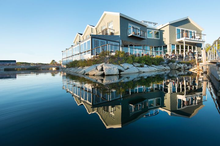 The Boathouse Waterfront Hotel & Marina