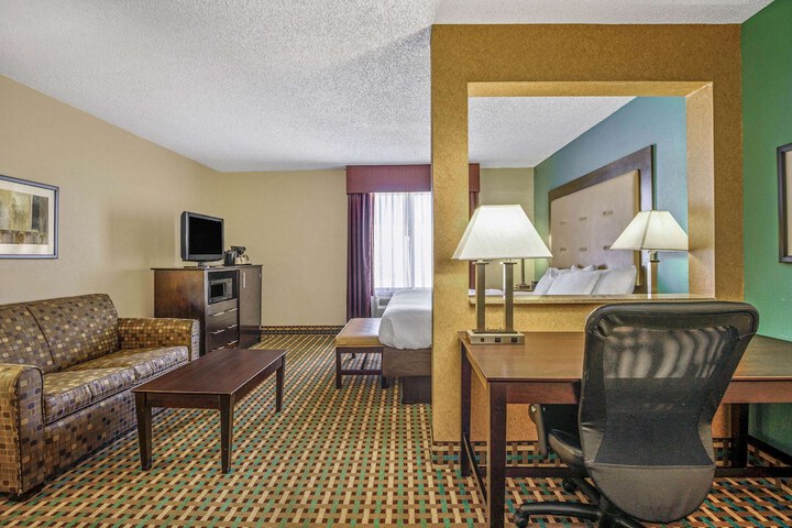 Room 16 of 26