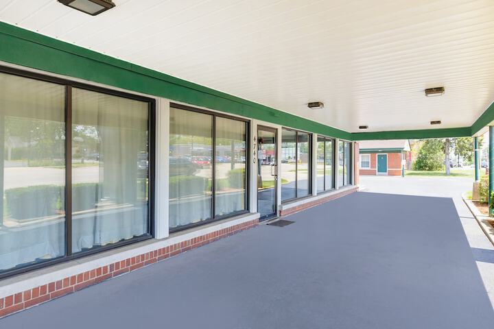 Manor Motel by OYO Near Oak Brook / Chicago Westchester