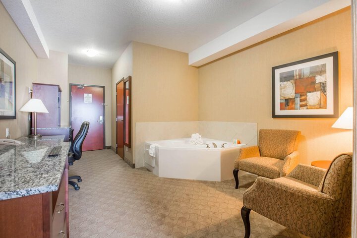 Comfort Inn & Suites