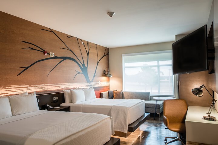 Room 32 of 61