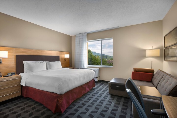 Room 17 of 28