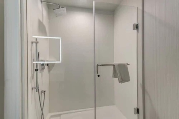 Room 19 of 32