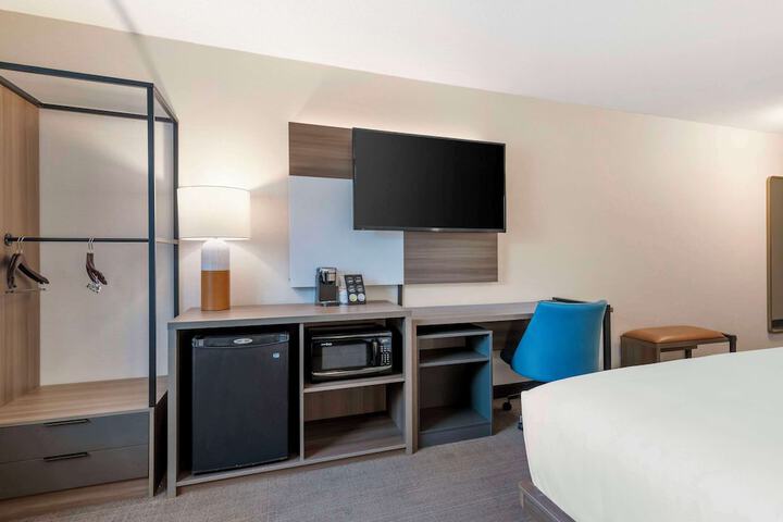 Room 26 of 29