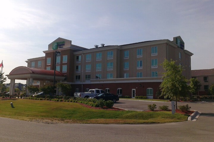 Holiday Inn Express Hotel & Suites Smithfield - Selma I -95 by IHG