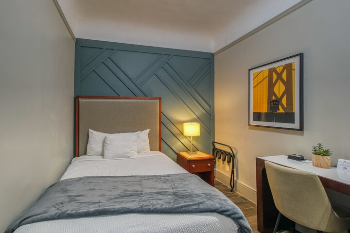 Room 100 of 115