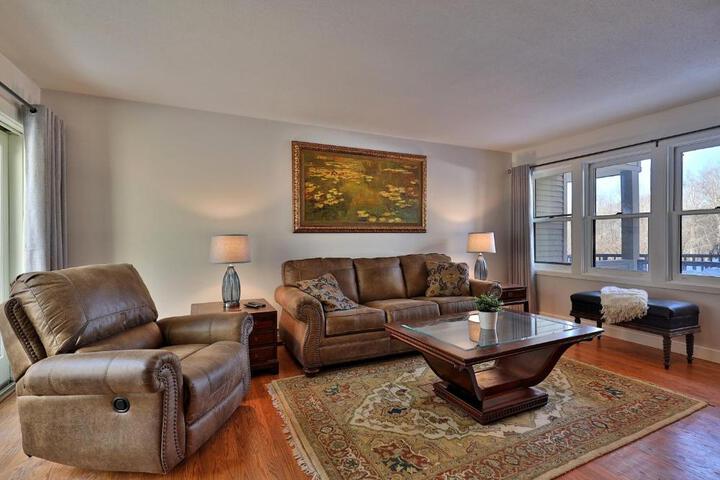 Skiers! Fox Hollow 2BR 2BA Condo Across from Pico, Minutes to Killington condo