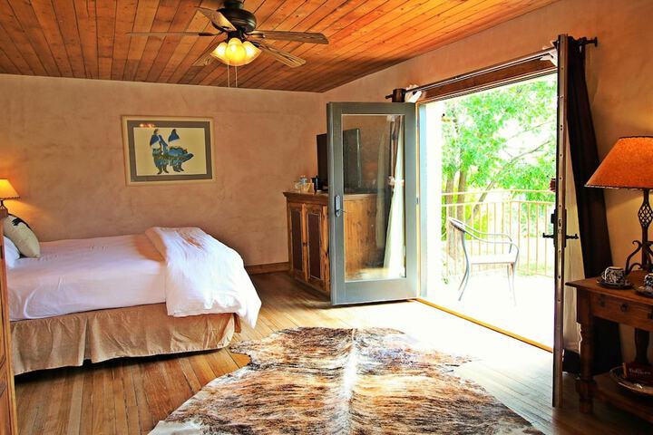 The Maverick Inn