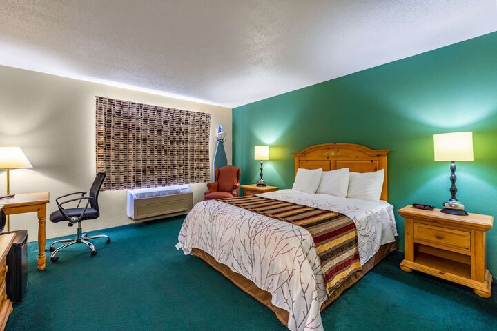 Room 8 of 32