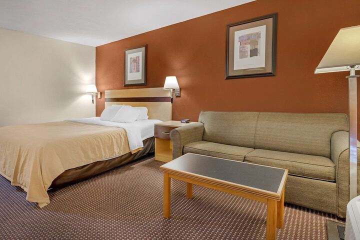 Room 15 of 33