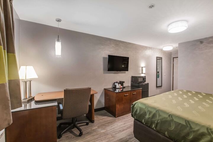 Room 11 of 34