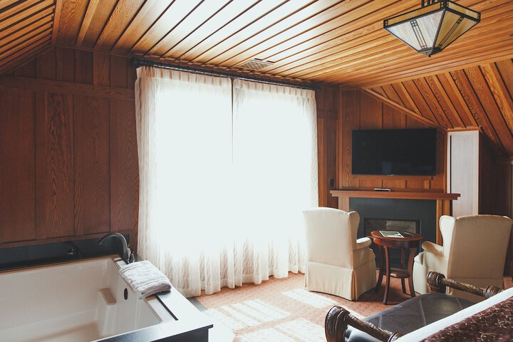 Room 121 of 147