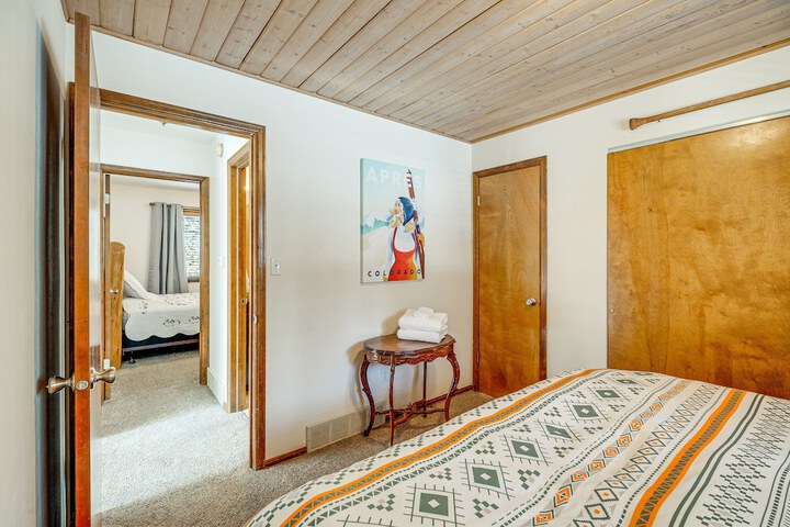 Woodland Park Chalet w / Deck Grill & Mtn Views!
