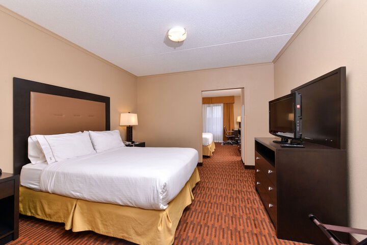 Room 32 of 68