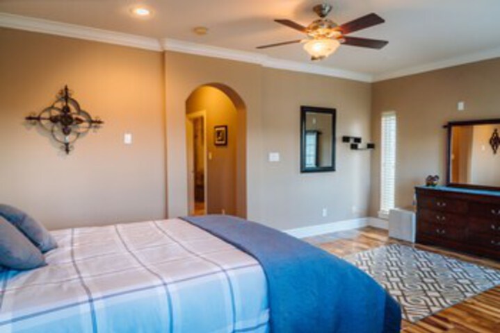 Spacious Kemah Boardwalk Townhome VR