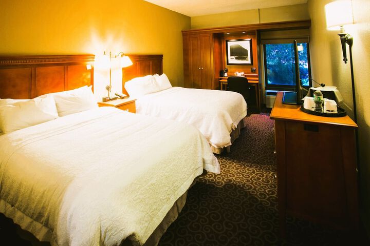 Room 33 of 62
