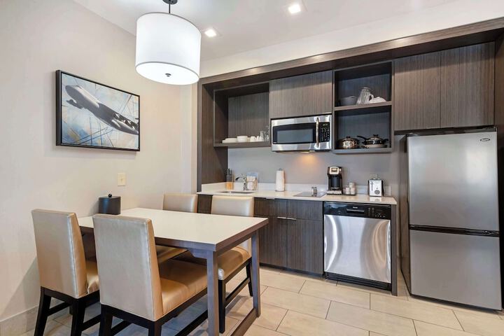 Best Western Plus Executive Residency Rigbys Water World Hotel