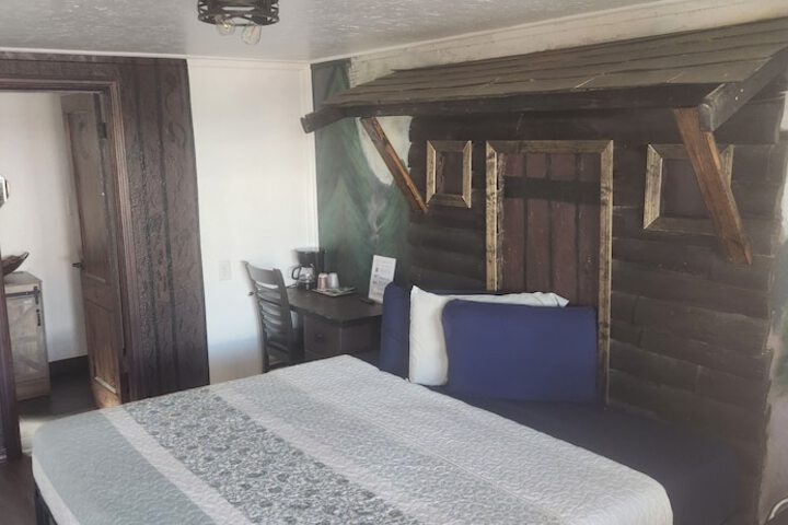 Brads Desert Inn