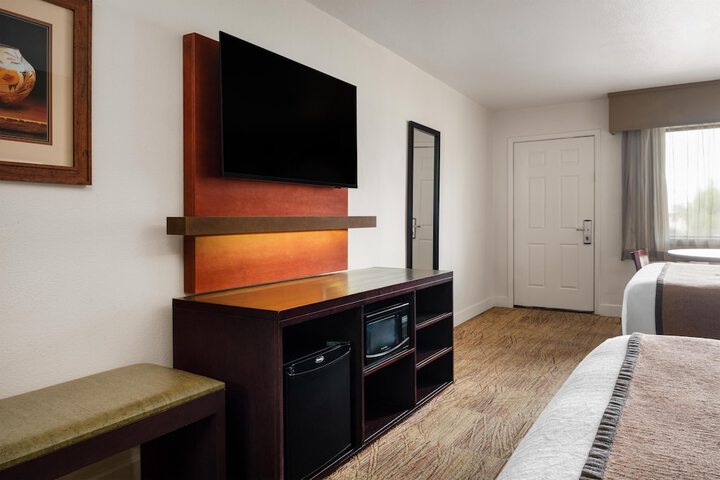 Best Western Discovery Inn