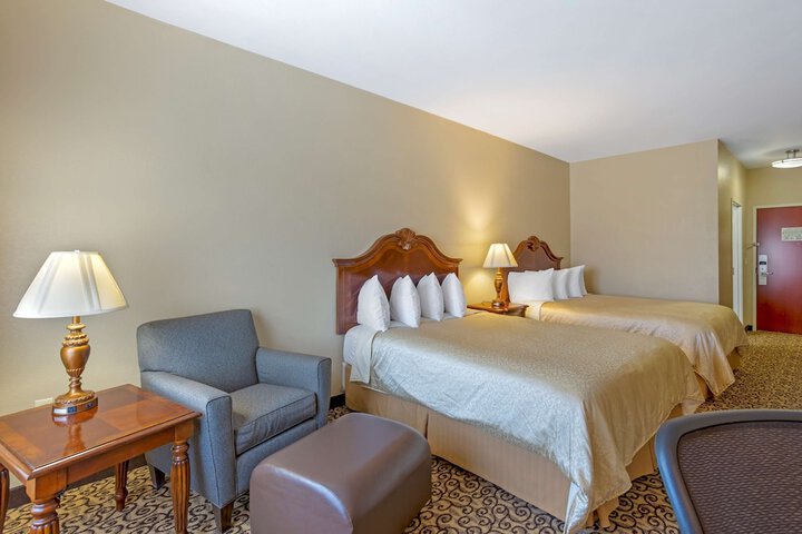 Room 10 of 33